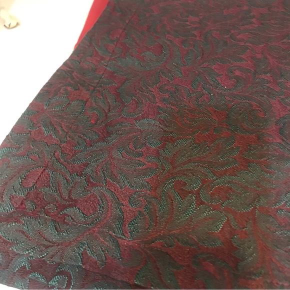 10 John Matouk Holiday Brocade burgundy/green placemats - Picture 3 of 6